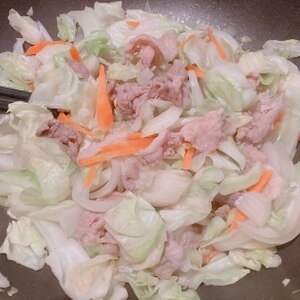 鶏ガラスープの素であっさり食べる塩野菜炒め